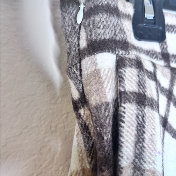 Women’s Elegant Plaid A-Line Skirt - Black, White and Tan - Picture 4 of 8